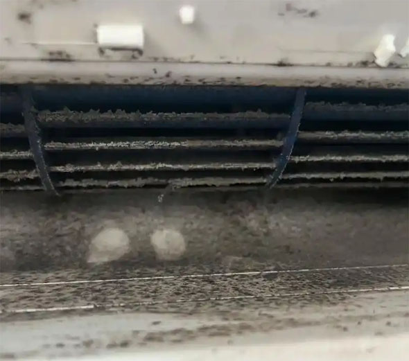 乌什空调吹的风有股烧焦味是怎么回事